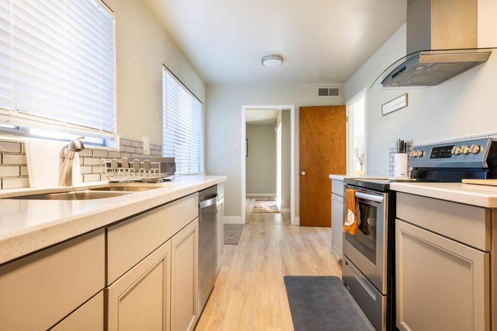 Vila 5 Beds, 2 Full Baths, W/Gazebo, W/Fenced Backyard Yuba City Exteriér fotografie