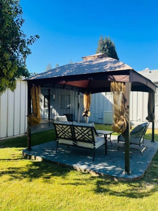 Vila 5 Beds, 2 Full Baths, W/Gazebo, W/Fenced Backyard Yuba City Exteriér fotografie