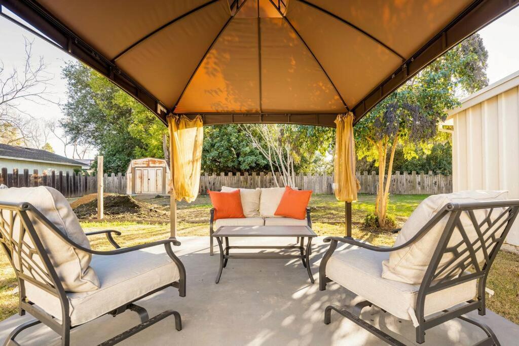 Vila 5 Beds, 2 Full Baths, W/Gazebo, W/Fenced Backyard Yuba City Exteriér fotografie